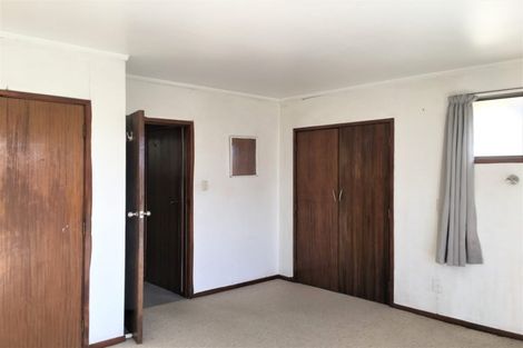 Photo of property in 637 Glenfield Road, Totara Vale, Auckland, 0629