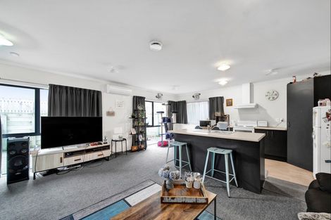 Photo of property in 12a Stuart Place, Blagdon, New Plymouth, 4310