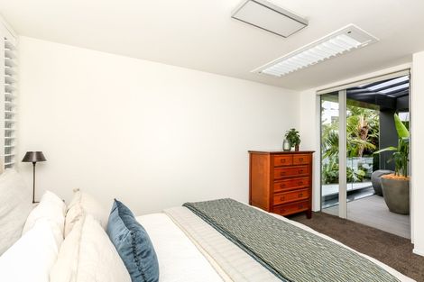 Photo of property in 118 Pendarves Street, New Plymouth, 4312
