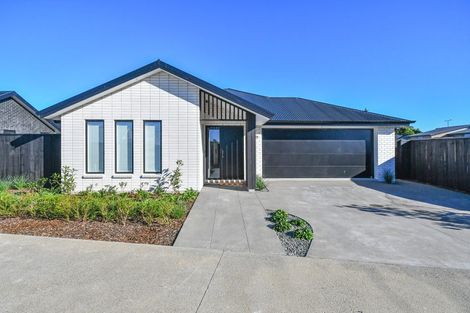 Photo of property in 25 Kenehi Road, Karaka, 2124