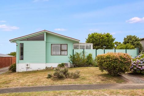 Photo of property in 16 Morning View, Titahi Bay, Porirua, 5022