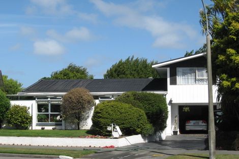 Photo of property in 15 Lombard Place, Avonhead, Christchurch, 8042