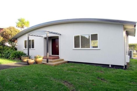 Photo of property in 1070 Beach Road, Torbay, Auckland, 0630