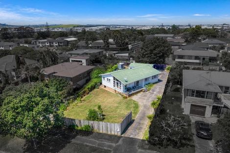 Photo of property in 57 Chatsworth Crescent, Pakuranga Heights, Auckland, 2010