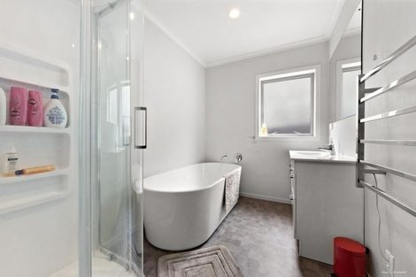 Photo of property in 51a Oreil Avenue, West Harbour, Auckland, 0618