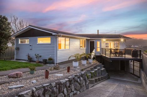 Photo of property in 2 Ash Grove, Ranui, Porirua, 5024