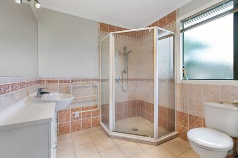 Photo of property in 10 Thomas Hamer Place, Greenhithe, Auckland, 0632