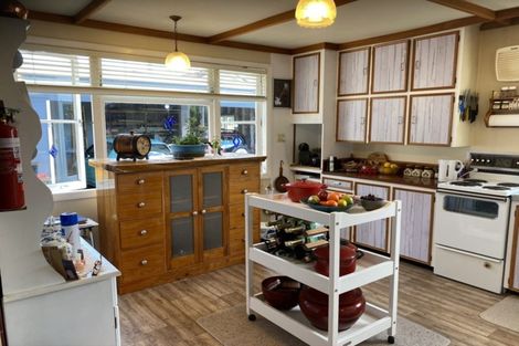 Photo of property in 16 Graham Street, Eltham, 4322