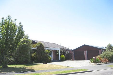 Photo of property in 32 Kirsten Place, Parklands, Christchurch, 8083