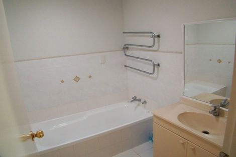 Photo of property in 18 Matilda Place, Weymouth, Auckland, 2103