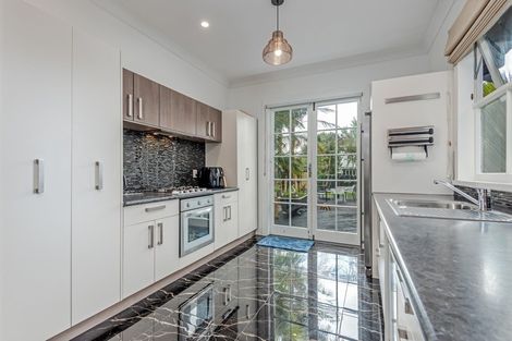 Photo of property in 37 Burns Avenue, Takaro, Palmerston North, 4412