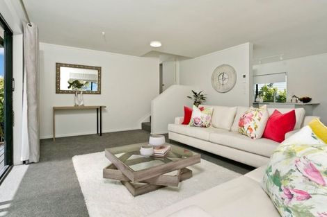 Photo of property in 2/17 Mirovale Place, Totara Vale, Auckland, 0629