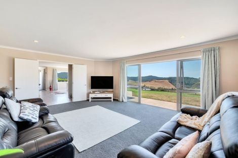 Photo of property in 140 Webber Road, South Head, Helensville, 0874