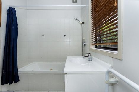 Photo of property in 34 Unsworth Drive, Unsworth Heights, Auckland, 0632