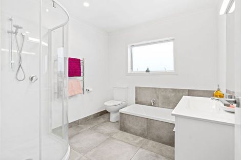 Photo of property in 12 Sussex Street, Levin, 5510