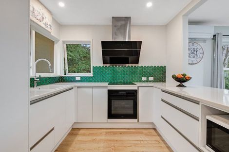 Photo of property in 2/10 Nea Place, Hillcrest, Auckland, 0627