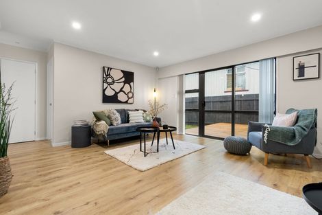 Photo of property in 1/735 Massey Road, Mangere, Auckland, 2022