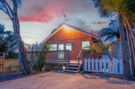 Photo of property in 33a Fairmount Road, Titirangi, Auckland, 0604