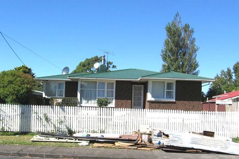 Photo of property in 90 Cobham Crescent, Kelston, Auckland, 0602