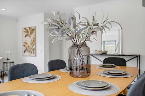 Photo of property in 2/202 Botany Road, Botany Downs, Auckland, 2010