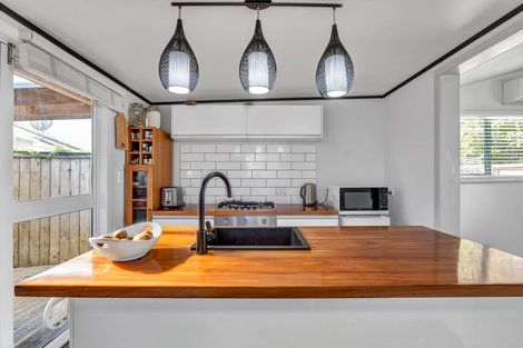 Photo of property in 40 Queens Road, Glen Avon, New Plymouth, 4312