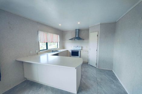 Photo of property in 2/22 Athena Drive, Totara Vale, Auckland, 0629