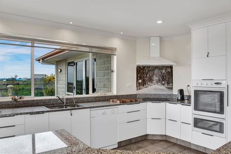 Photo of property in 10 Old Devon Road, Sentry Hill, New Plymouth, 4373