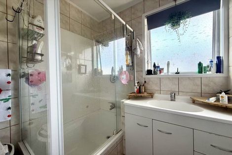 Photo of property in 38 Larissa Avenue, Henderson, Auckland, 0610