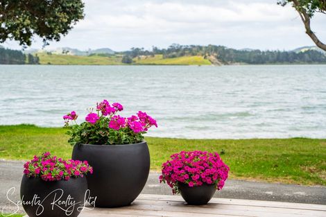 Photo of property in 6 The Strand, Whakapirau, Maungaturoto, 0583