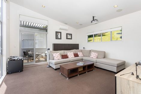 Photo of property in 92 Pemberton Avenue, Bayview, Auckland, 0629