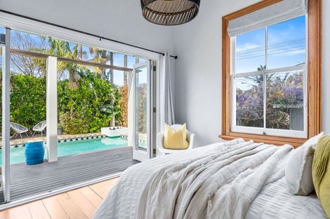 Photo of property in 14 Eversleigh Road, Belmont, Auckland, 0622