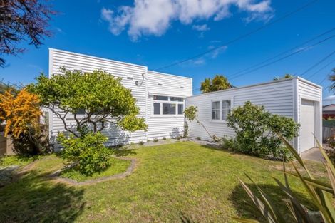 Photo of property in 7 East Street, Petone, Lower Hutt, 5012