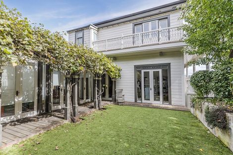 Photo of property in 25 Brougham Street, Mount Victoria, Wellington, 6011