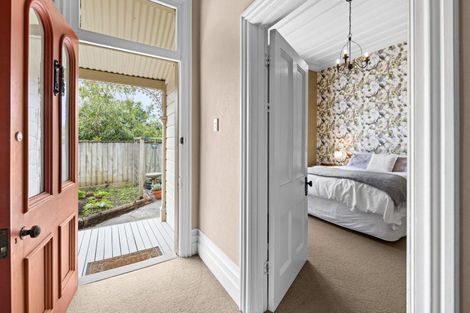 Photo of property in 4 Terrace Lane, Hospital Hill, Napier, 4110