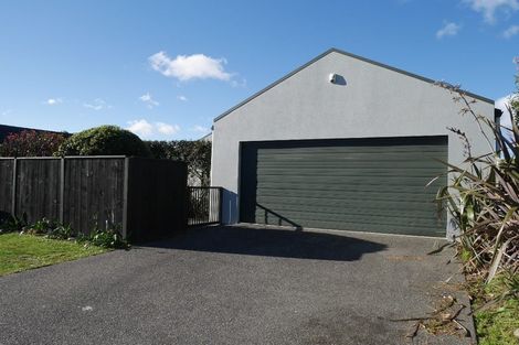 Photo of property in 71 Guildford Drive, Paraparaumu, 5032