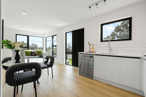 Photo of property in 1/1090 Beach Road, Torbay, Auckland, 0630