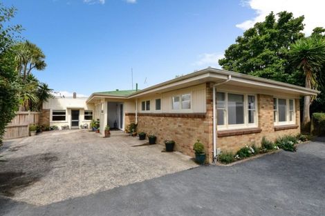 Photo of property in 16 Forest Lake Road, Forest Lake, Hamilton, 3200