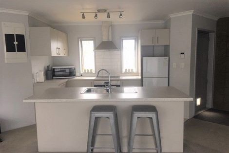 Photo of property in 2/925 Whangaparaoa Road, Manly, Whangaparaoa, 0930