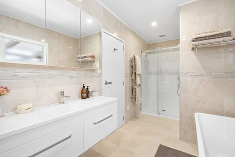 Photo of property in 23a Aberdeen Road, Castor Bay, Auckland, 0620