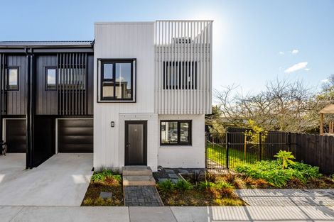 Photo of property in 11 Kaaramuramu Lane, Mangere Bridge, Auckland, 2022