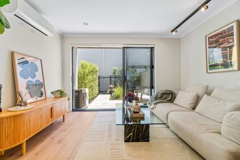 Photo of property in 1092c Great North Road, Point Chevalier, Auckland, 1022