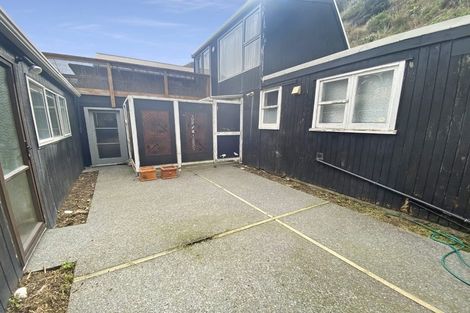 Photo of property in 37 Moa Point Road, Moa Point, Wellington, 6022