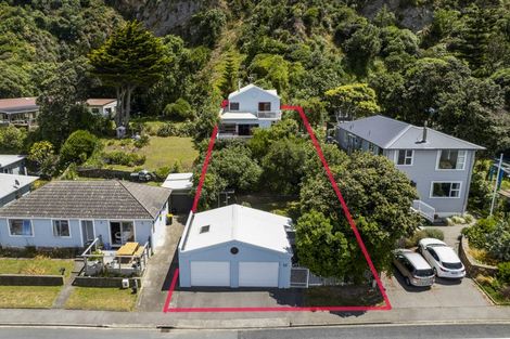 Photo of property in 61 Breaker Bay Road, Breaker Bay, Wellington, 6022