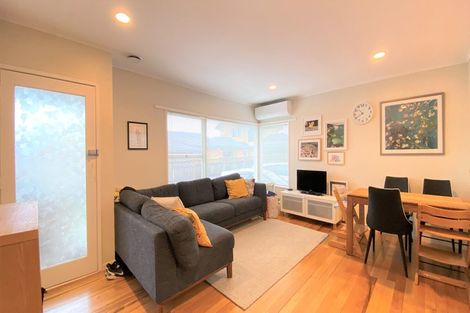 Photo of property in 2/14 Shakespeare Road, Milford, Auckland, 0620