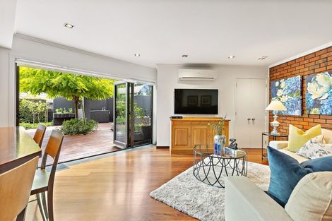 Photo of property in 17 Clyside Avenue, Half Moon Bay, Auckland, 2012