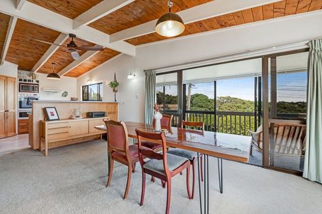 Photo of property in 25a Tindalls Bay Road, Tindalls Beach, Whangaparaoa, 0930