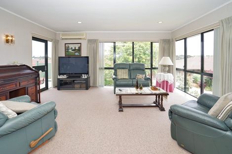 Photo of property in 52 Grosvenor Gardens, Flagstaff, Hamilton, 3210