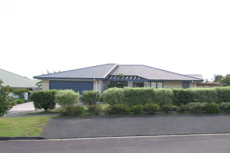 Photo of property in 92 Kingdale Road, Henderson, Auckland, 0610