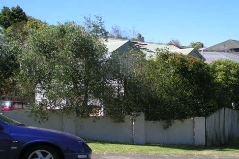 Photo of property in 3/4 Council Terrace, Northcote Point, Auckland, 0627