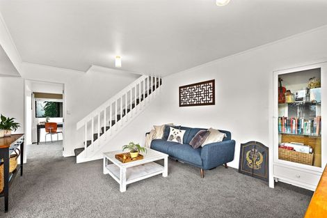 Photo of property in 2/6 Braemar Road, Rothesay Bay, Auckland, 0630